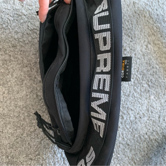 Black Supreme Fannypack - Picture 2 of 3
